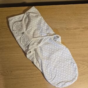 KeaBabies White Patterned Swaddle Blanket 0-3M
